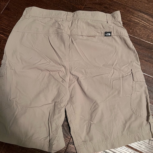 Men’s north face shorts - Picture 4 of 8